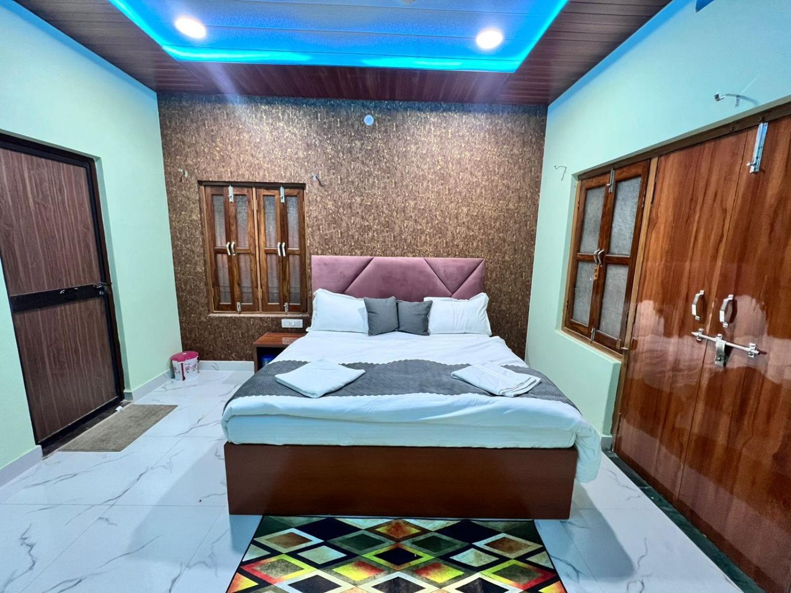 Gulab Residency Hotel Varanasi Exterior photo
